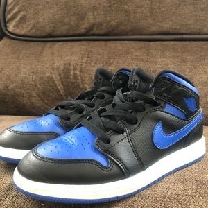 Jordan 1 Mid Royal